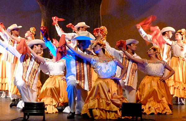 Dancers at the Ballet Folklorico